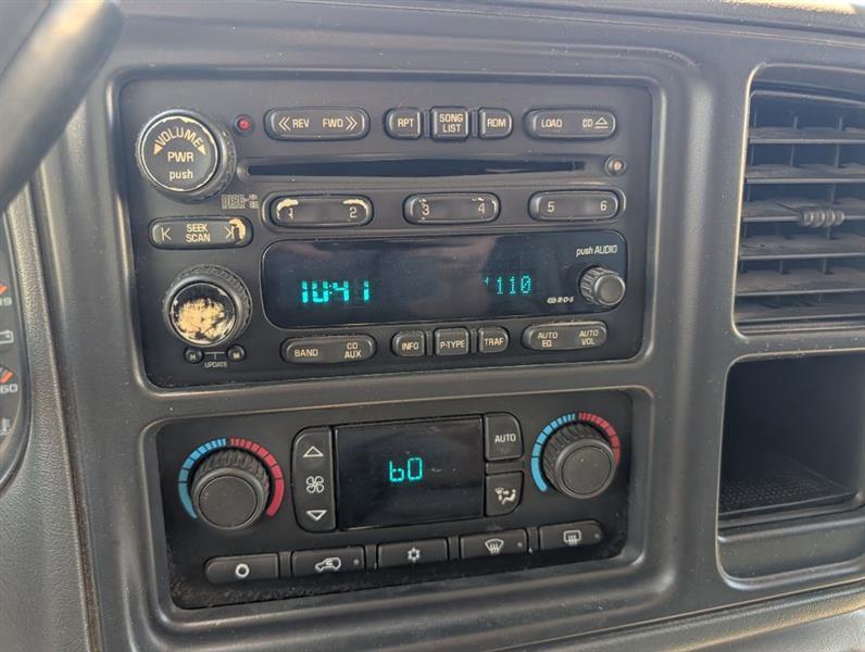 Chevrolet Suburban 1500 2WD 2004