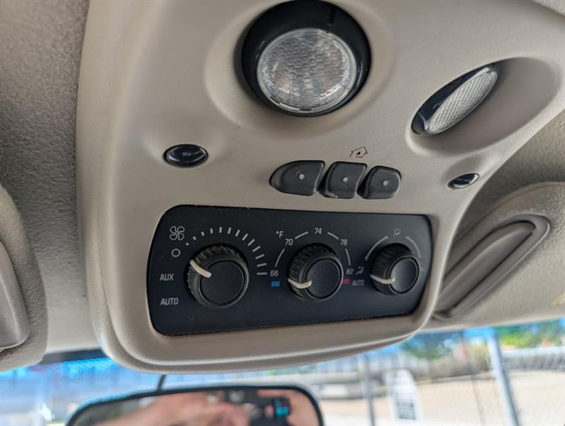Chevrolet Suburban 1500 2WD 2004