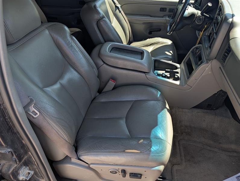 Chevrolet Suburban 1500 2WD 2004