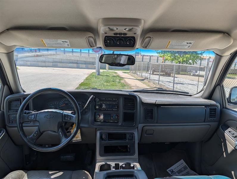 Chevrolet Suburban 1500 2WD 2004
