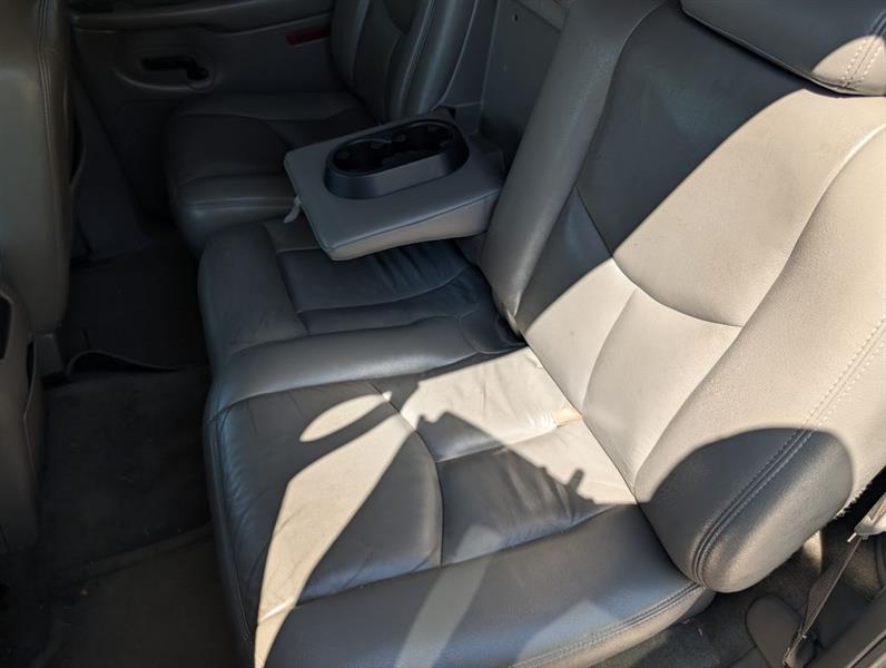 Chevrolet Suburban 1500 2WD 2004