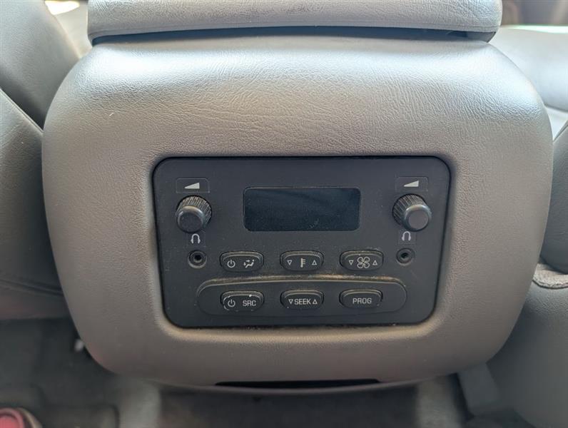 Chevrolet Suburban 1500 2WD 2004