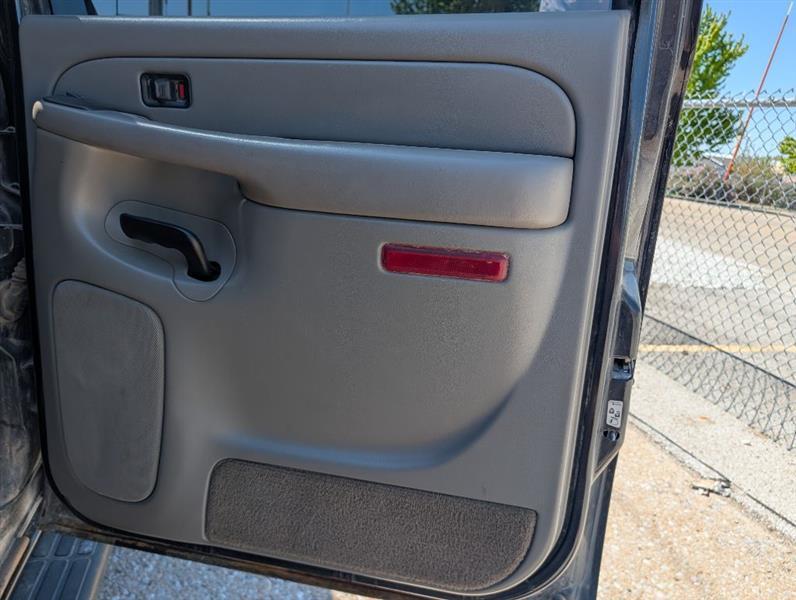 Chevrolet Suburban 1500 2WD 2004