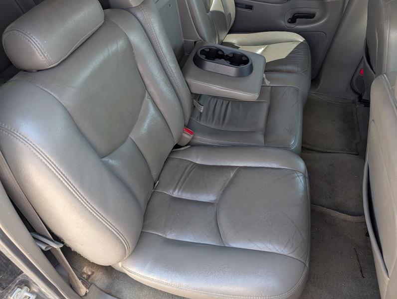 Chevrolet Suburban 1500 2WD 2004