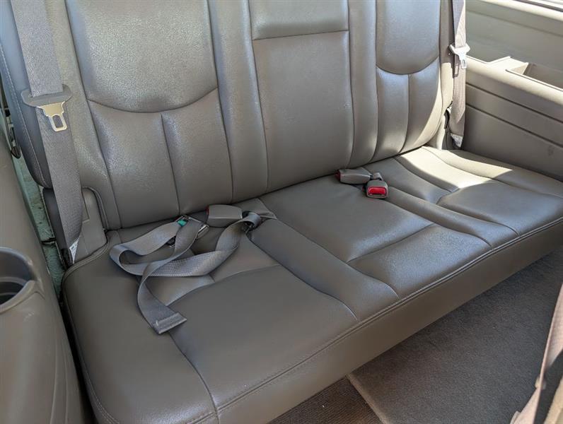 Chevrolet Suburban 1500 2WD 2004