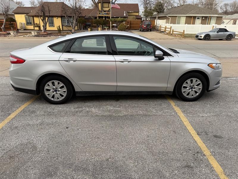 Ford Fusion S 2014