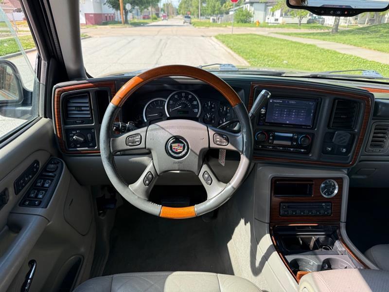 Cadillac Escalade EXT Sport Utility Truck 2004