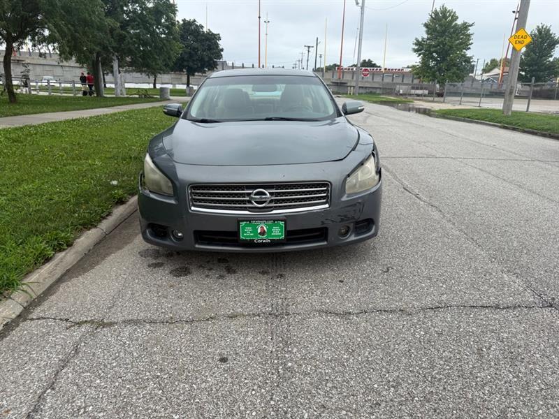 Nissan Maxima S 2011
