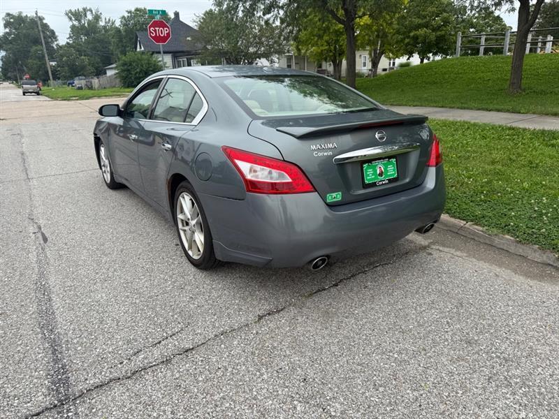 Nissan Maxima S 2011