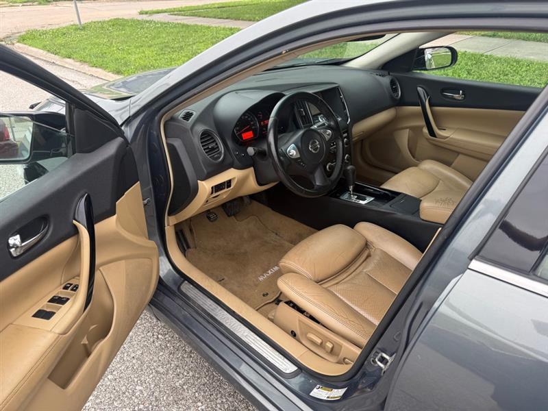 Nissan Maxima S 2011