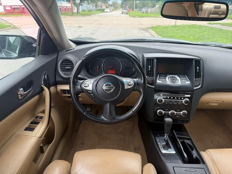 Nissan Maxima S 2011