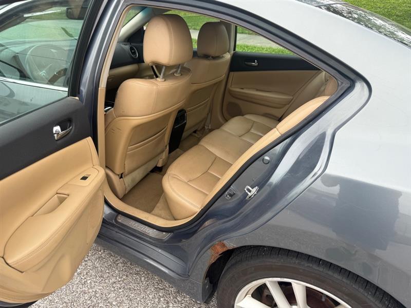 Nissan Maxima S 2011