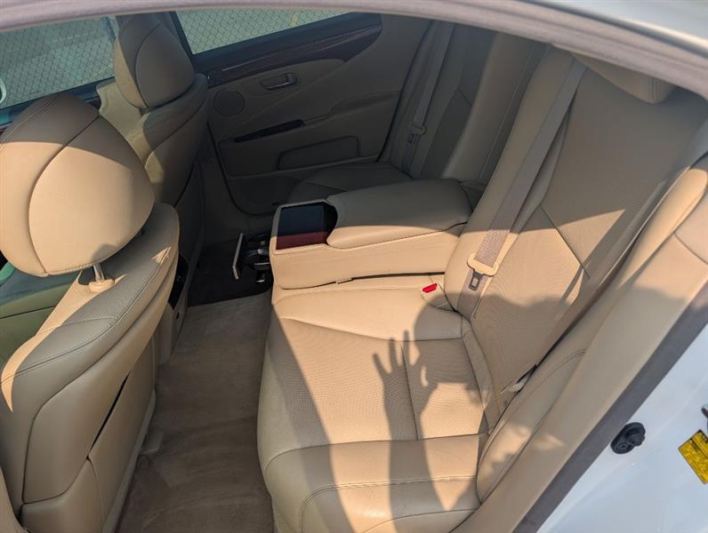 Lexus LS 460 Luxury Sedan 2008
