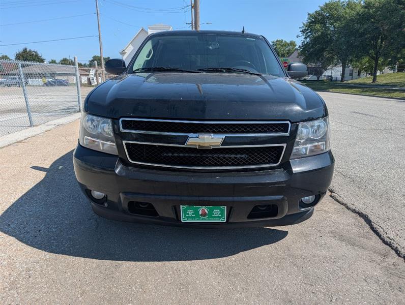 Chevrolet Suburban LT 1500 4WD 2010