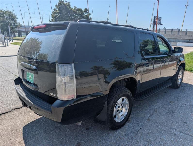 Chevrolet Suburban LT 1500 4WD 2010