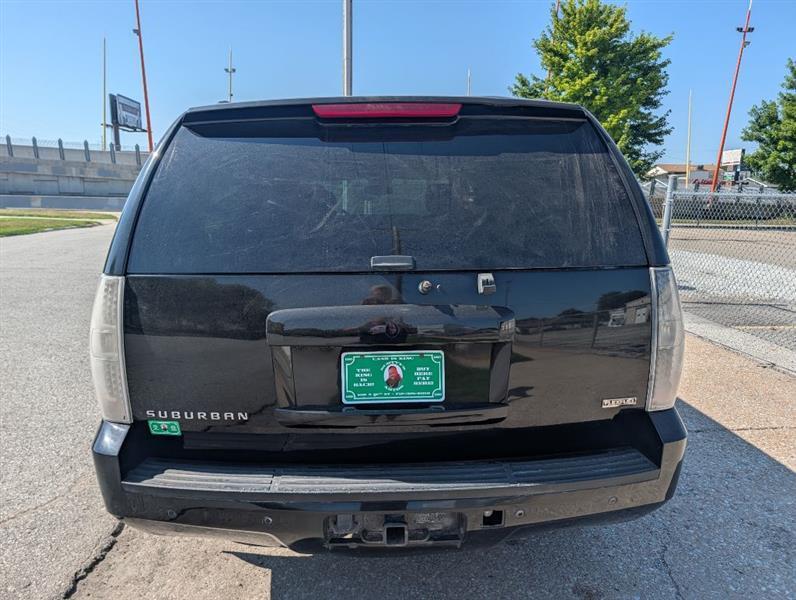 Chevrolet Suburban LT 1500 4WD 2010