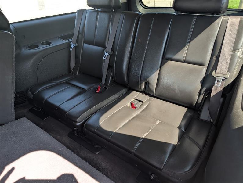 Chevrolet Suburban LT 1500 4WD 2010