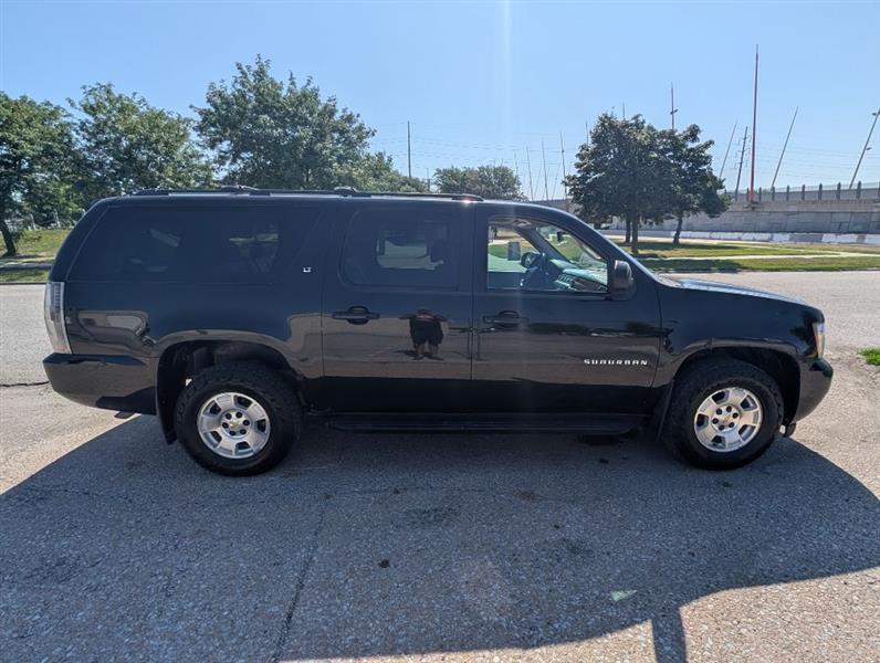 Chevrolet Suburban LT 1500 4WD 2010