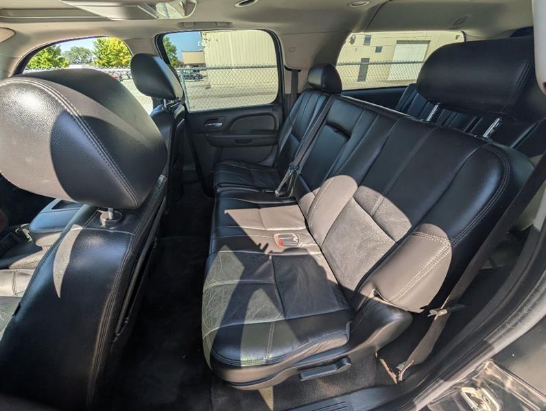 Chevrolet Suburban LT 1500 4WD 2010
