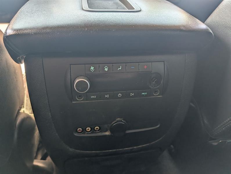 Chevrolet Suburban LT 1500 4WD 2010