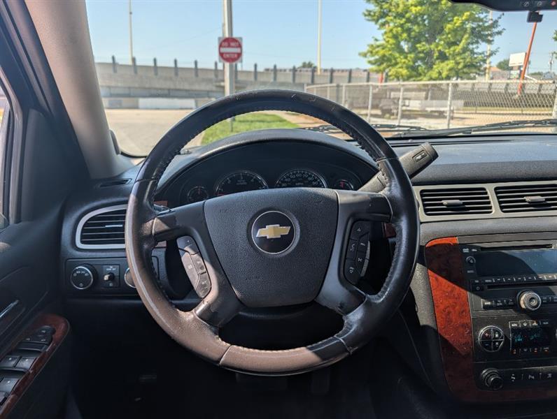 Chevrolet Suburban LT 1500 4WD 2010