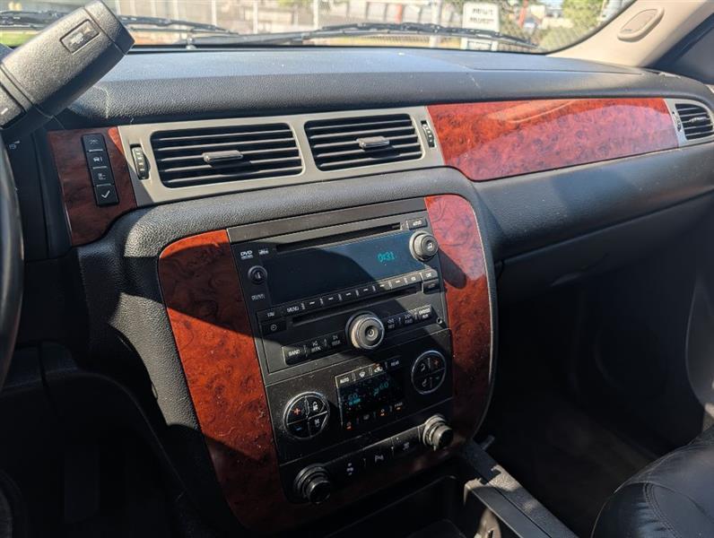 Chevrolet Suburban LT 1500 4WD 2010