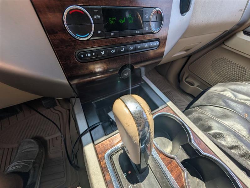 Ford Expedition XLT 4WD 2012
