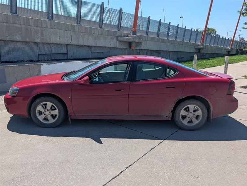 Pontiac Grand Prix Sedan 2008