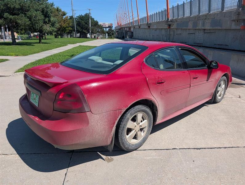 Pontiac Grand Prix Sedan 2008