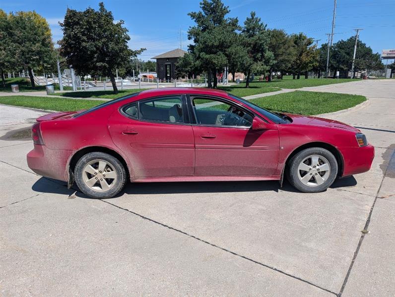 Pontiac Grand Prix Sedan 2008