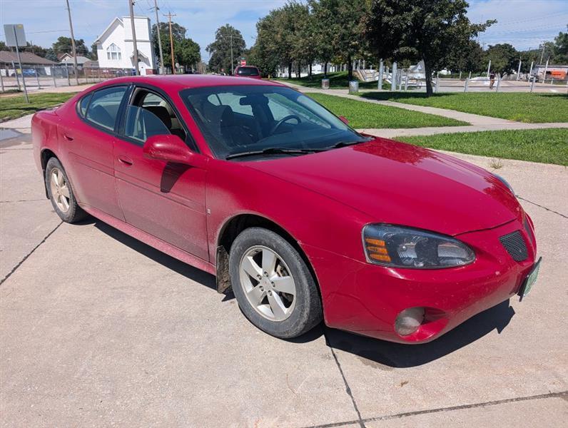 Pontiac Grand Prix Sedan 2008