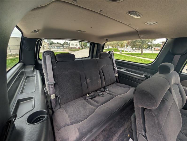 Chevrolet Suburban 1500 4WD 2002