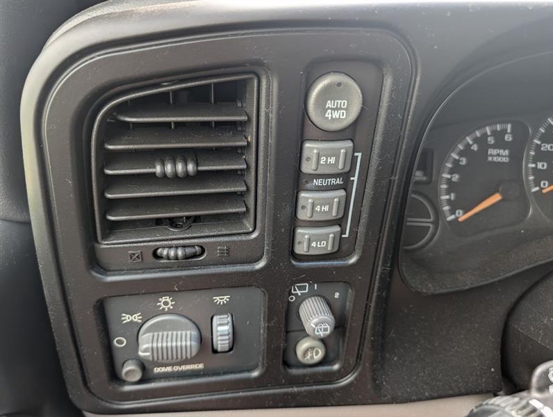Chevrolet Suburban 1500 4WD 2002