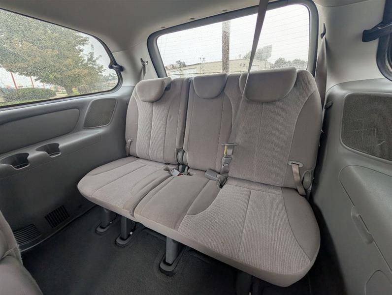 Kia Sedona LX LWB 2012