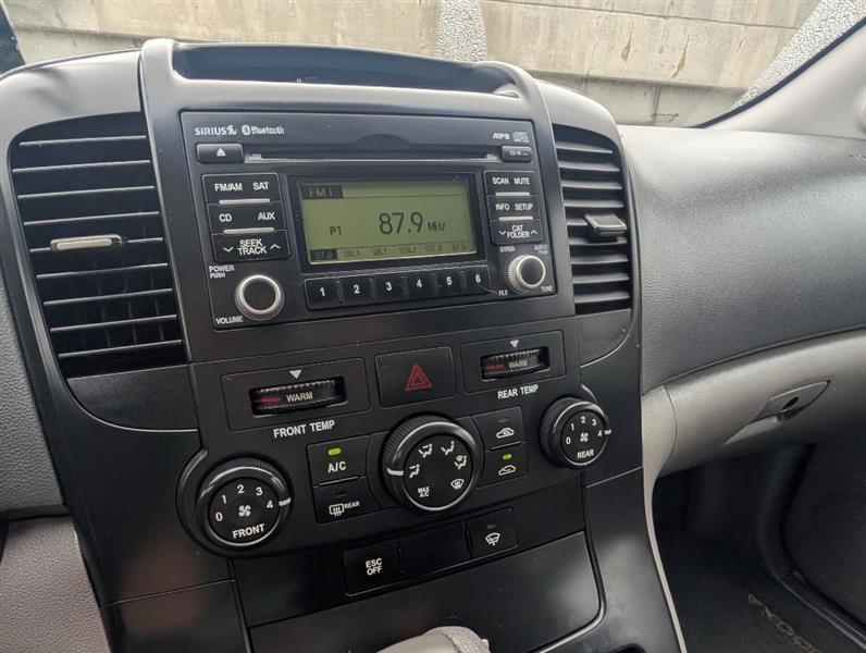 Kia Sedona LX LWB 2012