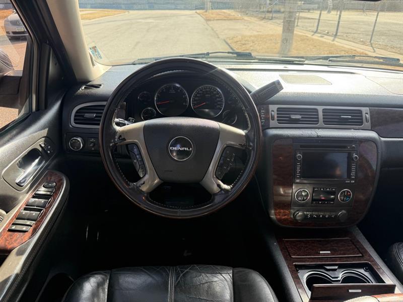 GMC Yukon Denali XL AWD 2008