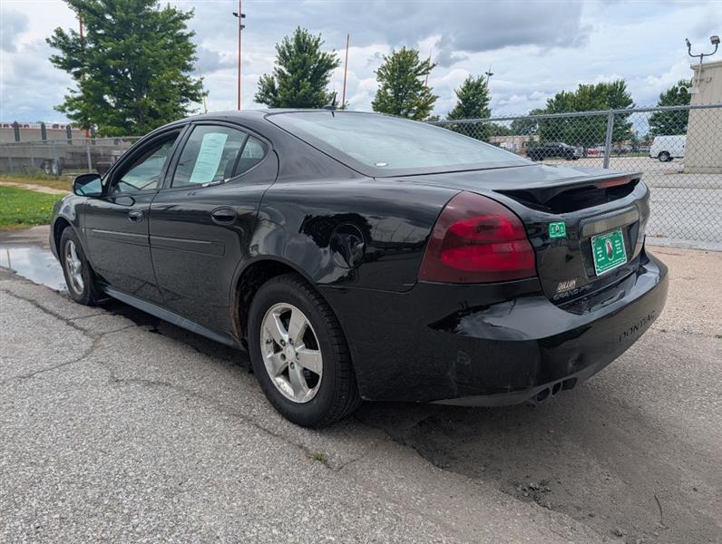 Pontiac Grand Prix Sedan 2008