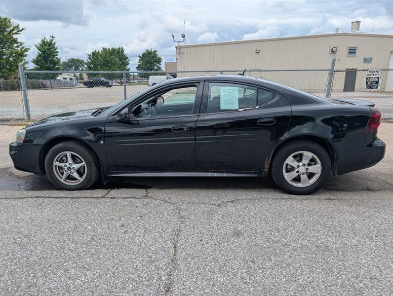 Pontiac Grand Prix Sedan 2008