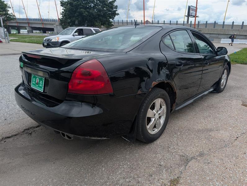Pontiac Grand Prix Sedan 2008