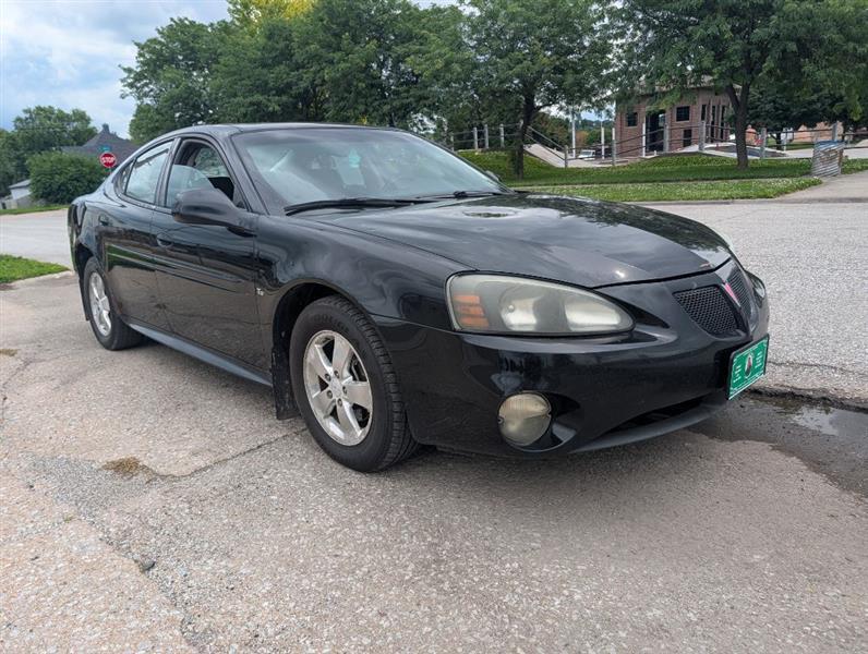Pontiac Grand Prix Sedan 2008