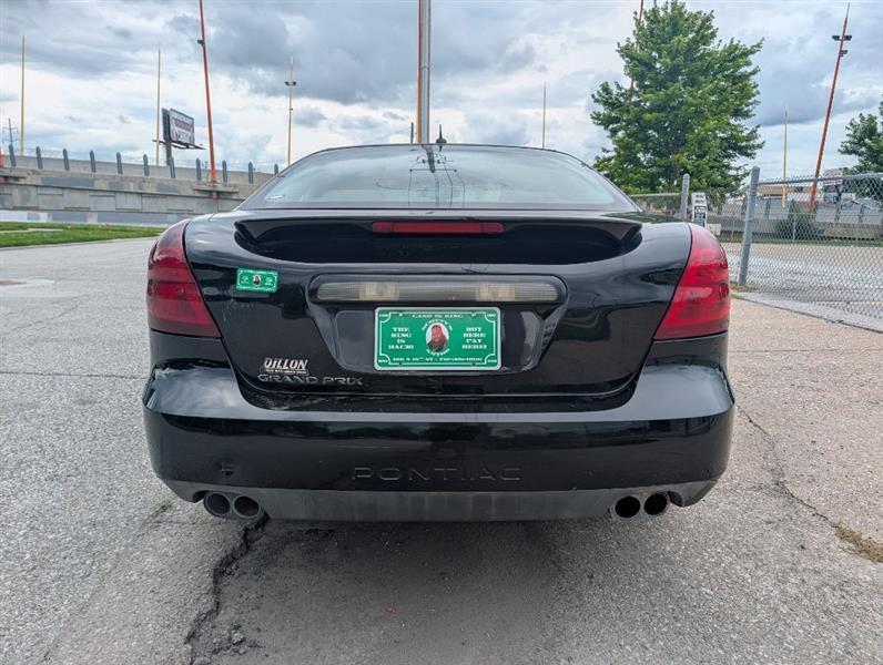 Pontiac Grand Prix Sedan 2008