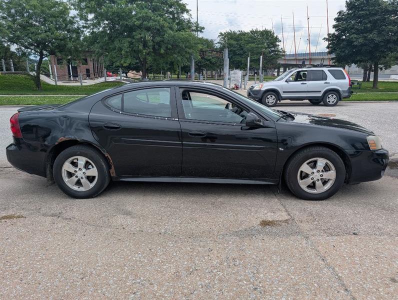 Pontiac Grand Prix Sedan 2008
