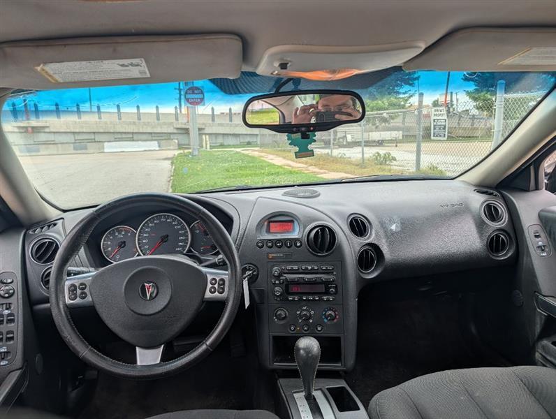 Pontiac Grand Prix Sedan 2008