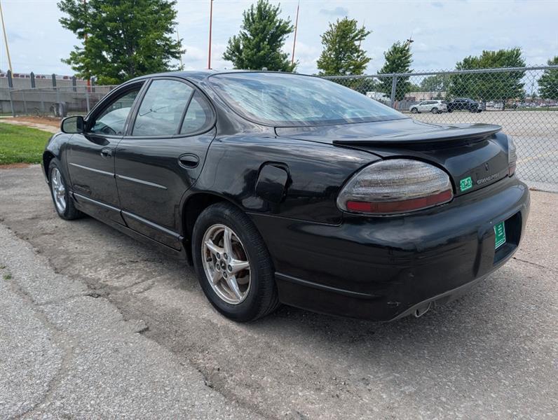 Pontiac Grand Prix GT sedan 2000