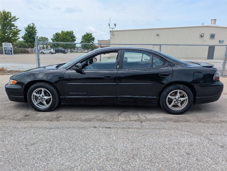 Pontiac Grand Prix GT sedan 2000
