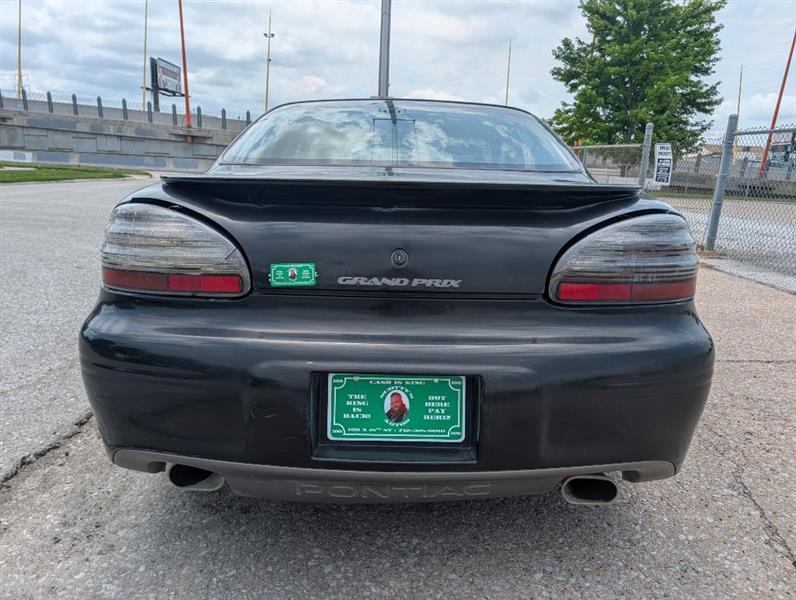 Pontiac Grand Prix GT sedan 2000