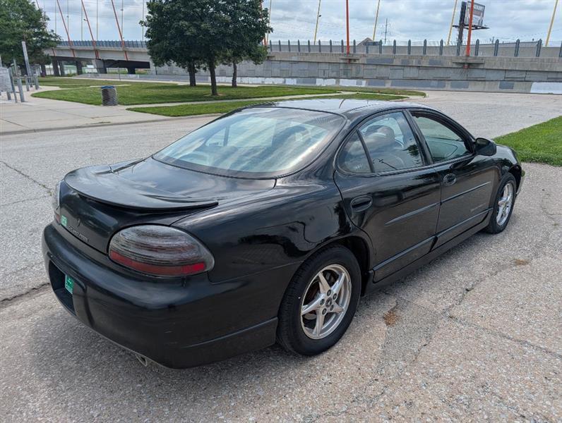 Pontiac Grand Prix GT sedan 2000