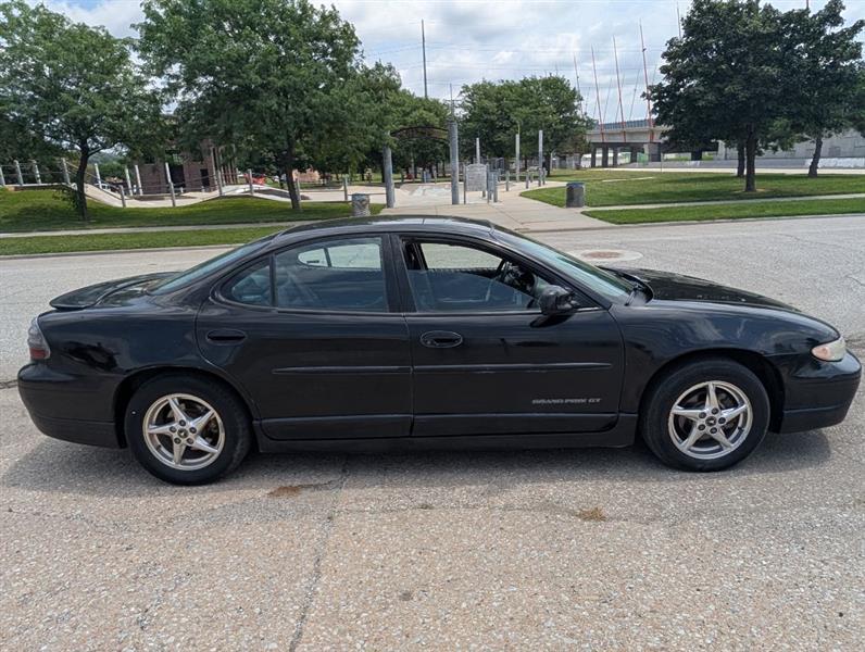 Pontiac Grand Prix GT sedan 2000
