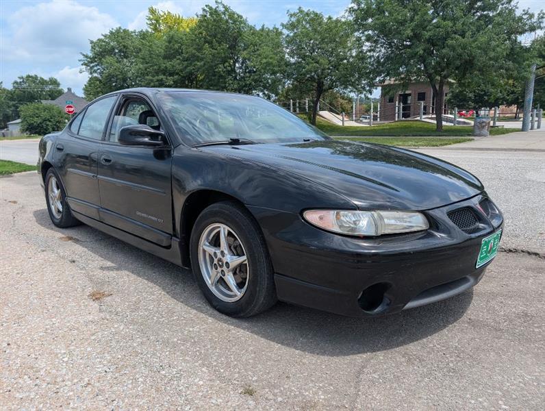 Pontiac Grand Prix GT sedan 2000