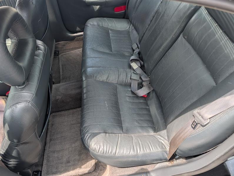 Pontiac Grand Prix GT sedan 2000